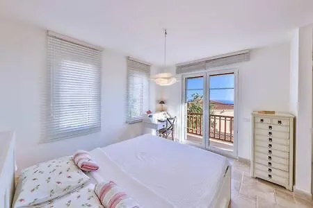 Mavi * Kalkan